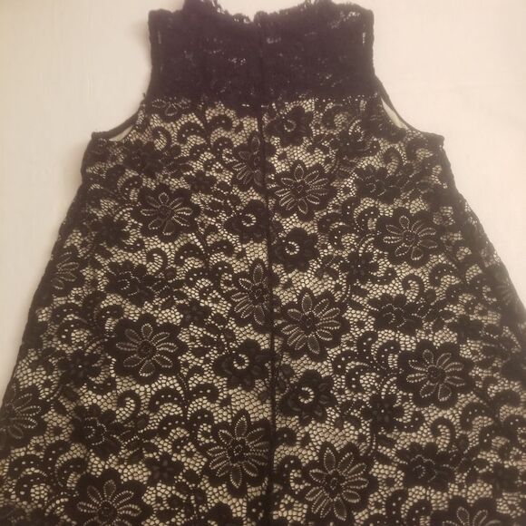 Iz Byer Mock Neck Sleeveless Flare Top Black Lace Overlay White Lining Sz Small - Picture 4 of 8